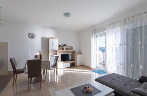 Komarna Apartment | Amazing apartment in Klek with WiFi