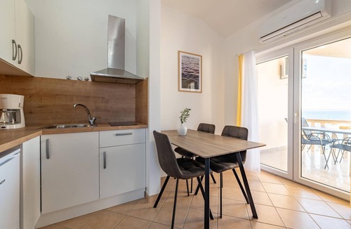 Kosljun Apartment | Amazing apartment in Kosljun with house sea view