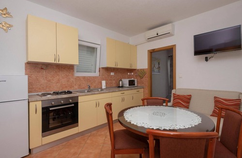 Veliko Brdo Apartment | Amazing apartment in Makarska with WiFi
