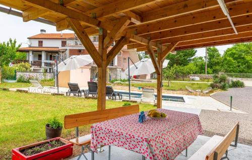 Cres Apartment | Amazing Apartment In Malinska With Wifi