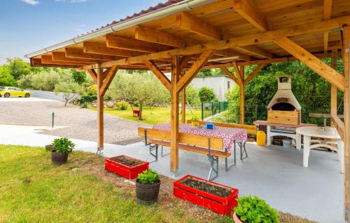 Cres Apartment | Amazing Apartment In Malinska With Wifi