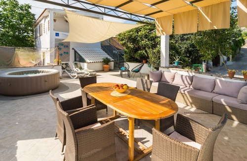 Mirce Apartment | Amazing apartment in Mirca with house sea view