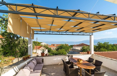Mirce Apartment | Amazing apartment in Mirca with house sea view