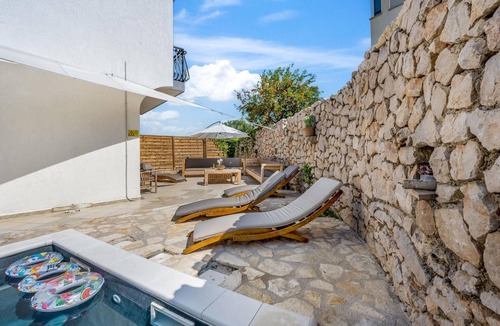 Susica Apartment | Amazing apartment in Murter with WiFi