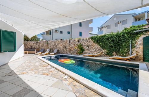 Susica Apartment | Amazing apartment in Murter with WiFi