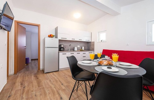 Razanac Apartment | Amazing apartment in Razanac with WiFi
