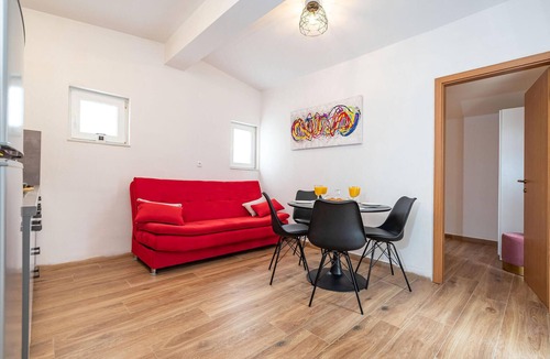 Razanac Apartment | Amazing apartment in Razanac with WiFi