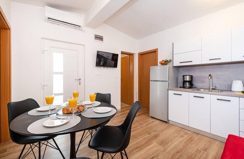 Razanac Apartment | Amazing apartment in Razanac with WiFi