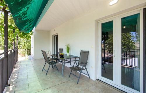Vlasici Apartment | Amazing Apartment In Vlasici With Wifi