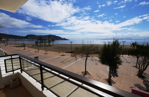 Santa Margarida Apartment | Amazing apartment on the seafront in Roses Inmosantos Oasis A1