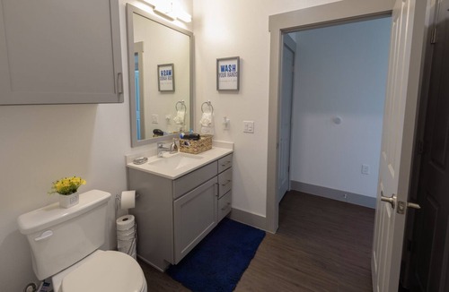 Govalle Apartment | Amazing Apartment★ Perfect for Couples★ Free Wine