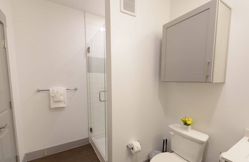Govalle Apartment | Amazing Apartment★ Perfect for Couples★ Free Wine