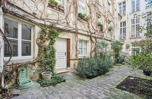 Arsenal Apartment | Amazing Apartment Place des Vosges Le Marais