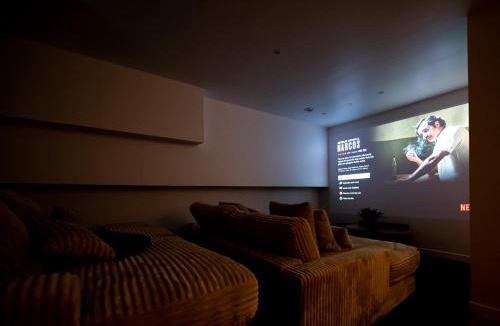 Gare Apartment | Amazing Apartment with Home Cinema