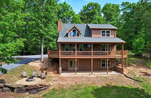 Young Harris Cabin | Amazing Appalachian Mountain Views from Every Room!