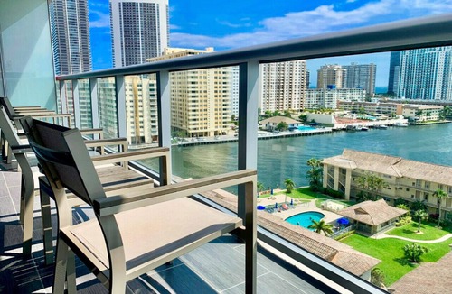 Hallandale Beach Apartment | Amazing apt with Great views