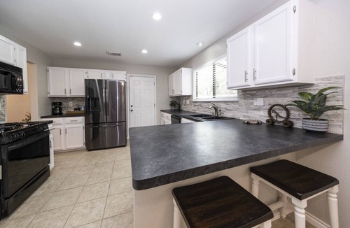 Gracywoods House | Amazing Austin Getaway with Fantastic Pool in Great Area