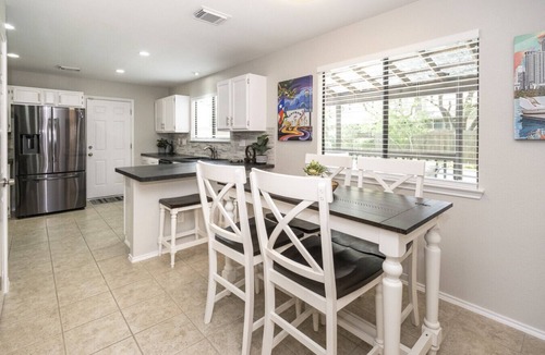 Gracywoods House | Amazing Austin Getaway with Fantastic Pool in Great Area