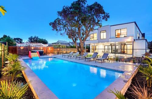 Tootgarook Villa | Amazing Backyard - MAX Entertain Beachside Retreat