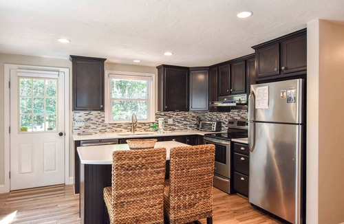 Dennis House | Amazing Backyard, Spacious, Dog Friendly!