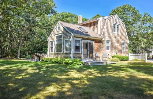 Dennis House | Amazing Backyard, Spacious, Dog Friendly!