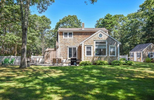 Dennis House | Amazing Backyard, Spacious, Dog Friendly!