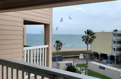 North Beach Condo | Amazing Beach Getaway! Minimum 6-week reservations required.