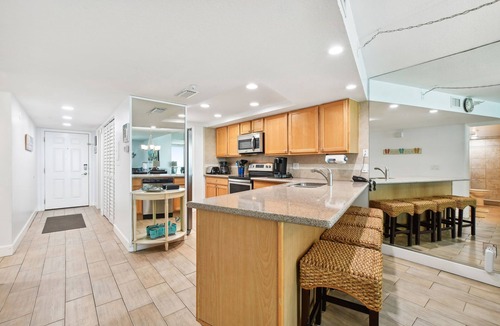 Madeira Beach Condo | Amazing Beachfront Condo 3BR/2BA - Spectacular View