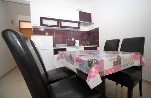Kobas Apartment | Amazing beachfront apartment with balcony and wifi