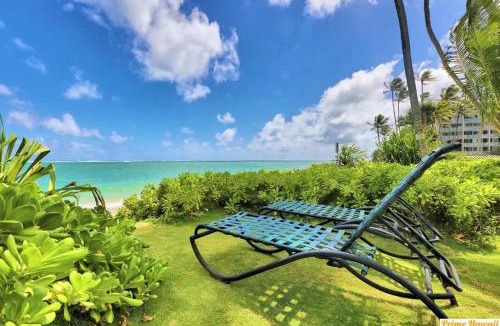 Punaluu House | Amazing Beachfront Condo by Pool
