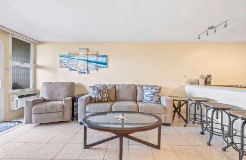 Punaluu House | Amazing Beachfront Condo by Pool