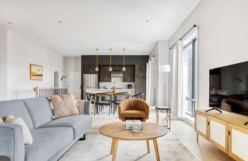 Bucktown Apartment | Amazing Bucktown 3BR nr I-90, by Blueground