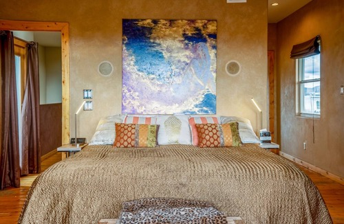 West Alameda House | Amazing Casa between Meow Wolf and Plaza!