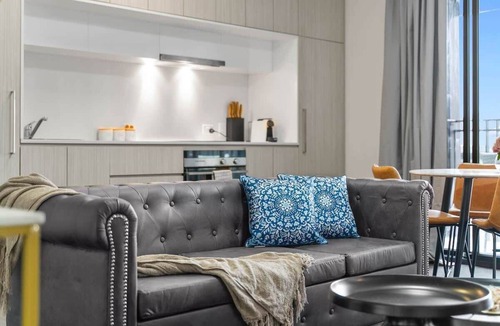 Adelaide Central Business District Apartment | Amazing CBD 2BR Apt - Walkable & Wi-Fi & Charm