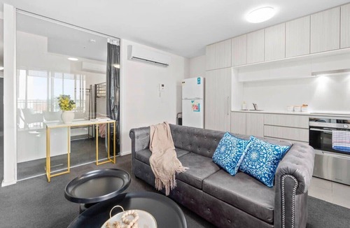 Adelaide Central Business District Apartment | Amazing CBD 2BR Apt - Walkable & Wi-Fi & Charm