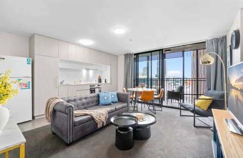 Adelaide Central Business District Apartment | Amazing CBD 2BR Apt - Walkable & Wi-Fi & Charm