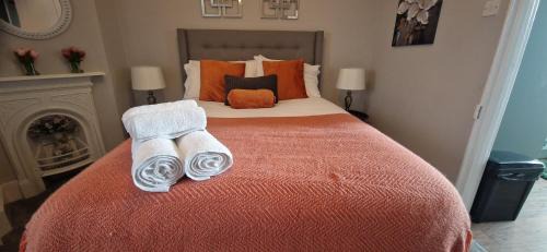 Windsor Villa | Amazing Central Windsor Flat Contractors welcome