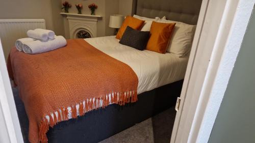 Windsor Villa | Amazing Central Windsor Flat Contractors welcome