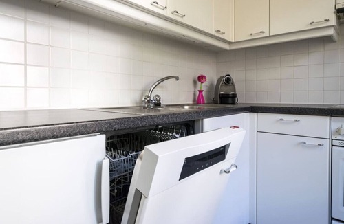 Oberhofen am Thunersee Condo | Amazing View with balcony and free Parking