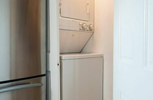 Commercial Street Condo | ⭐️⭐️⭐️⭐️ Amazing Condo ~ Water Views/Beach Access/PARKING on site