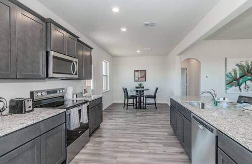 Seagoville House | Amazing Contemporary 4BR New Retreat ~ Fam&Group