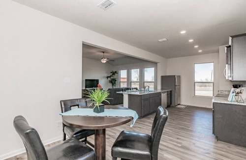 Seagoville House | Amazing Contemporary 4BR New Retreat ~ Fam&Group