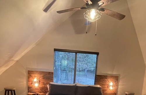 Whispering Hills House | Amazing Cottage in Pittsburg!