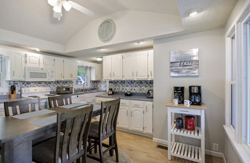 Osage Beach House | AMAZING COVE! 3 Bed/2Ba Lakefront Home - Hot Tub, Smart TVs, EV Charger, Firepit