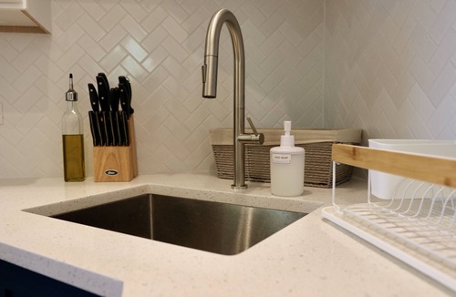 East Garfield Park Apartment | Amazing Cozy First Floor Condo in Chicago, Illinois