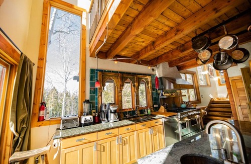 Black Hawk House | Amazing, custom artistic home, hot tub, dreamy mnt. views! June 1-8 available!