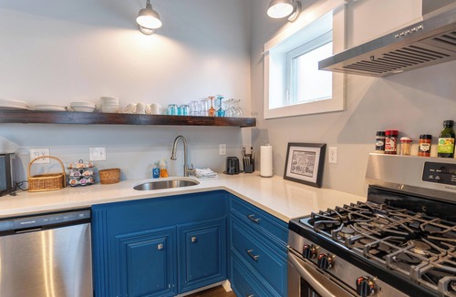 Bristol Apartment | Amazing Downtown Loft! 2BR/2BA Bristol TN Walk right onto State St!