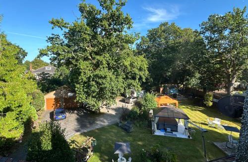 Winton House | Amazing Executive maisonette with spa