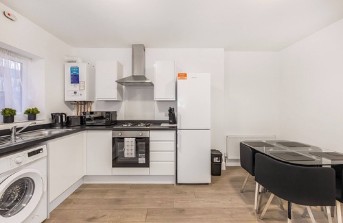 Cranbrook Apartment | Amazing Flat In London