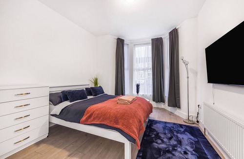 Cranbrook Apartment | Amazing Flat In London